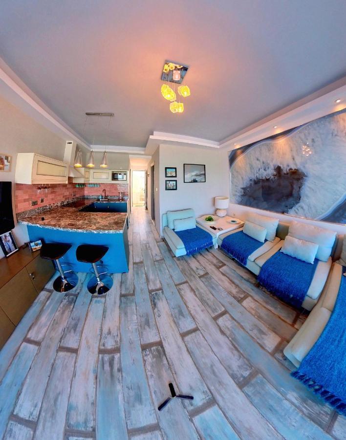 Deluxe Apartment- Sleeps 2 & Private Terrace
