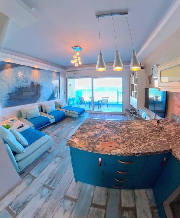 Leilighet Deluxe Apartment- Sleeps 2 & Private Terrace Haraki