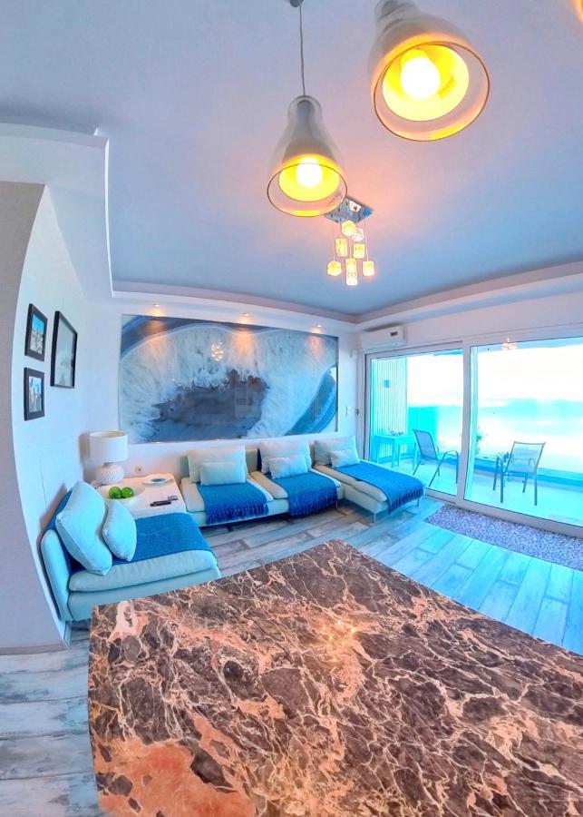 Deluxe Apartment- Sleeps 2 & Private Terrace Haraki
