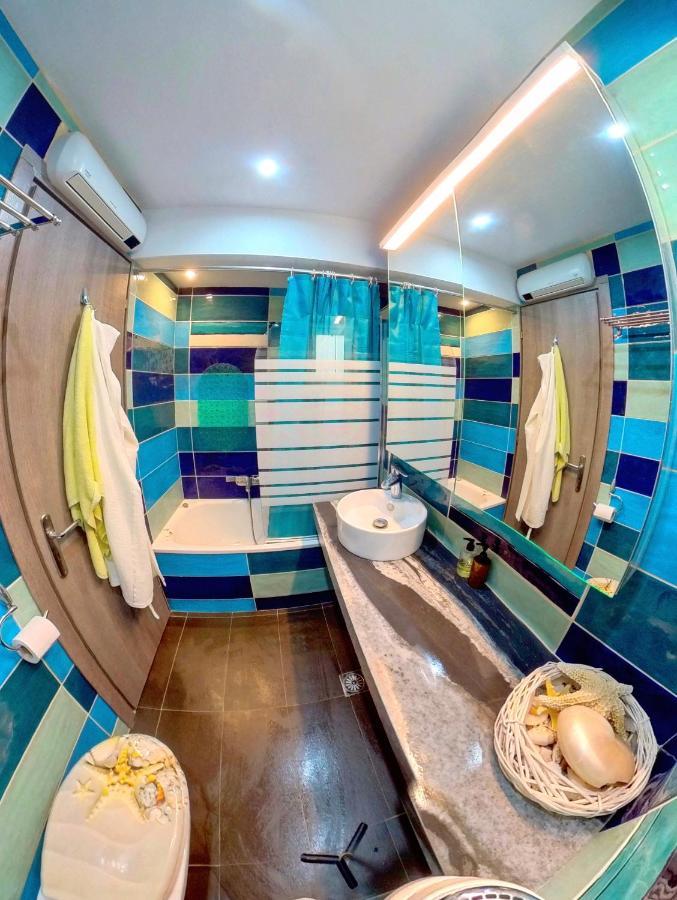 Deluxe Apartment- Sleeps 2 & Private Terrace Apartment *