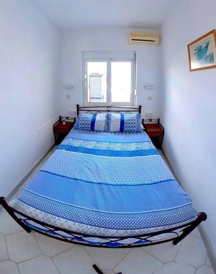 Deluxe Apartment- Sleeps 2 & Private Terrace Leilighet