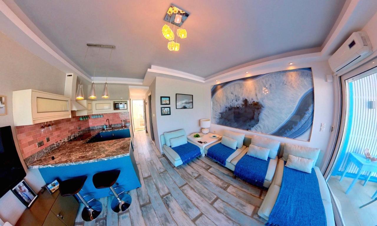 Deluxe Apartment- Sleeps 2 & Private Terrace Leilighet