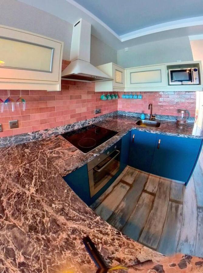 Deluxe Apartment- Sleeps 2 & Private Terrace Leilighet