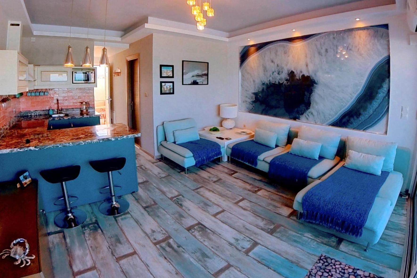 Deluxe Apartment- Sleeps 2 & Private Terrace Leilighet Haraki